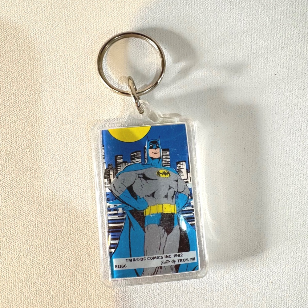 Vintage 1982 Batman DC Comics Keychain Button-Up Troy MI K1166 Blue Grey Retro